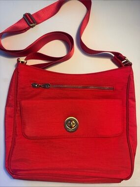 Baggallini Red Crossbody Shoulder Bag with Front Turn-Lock with matching pouch